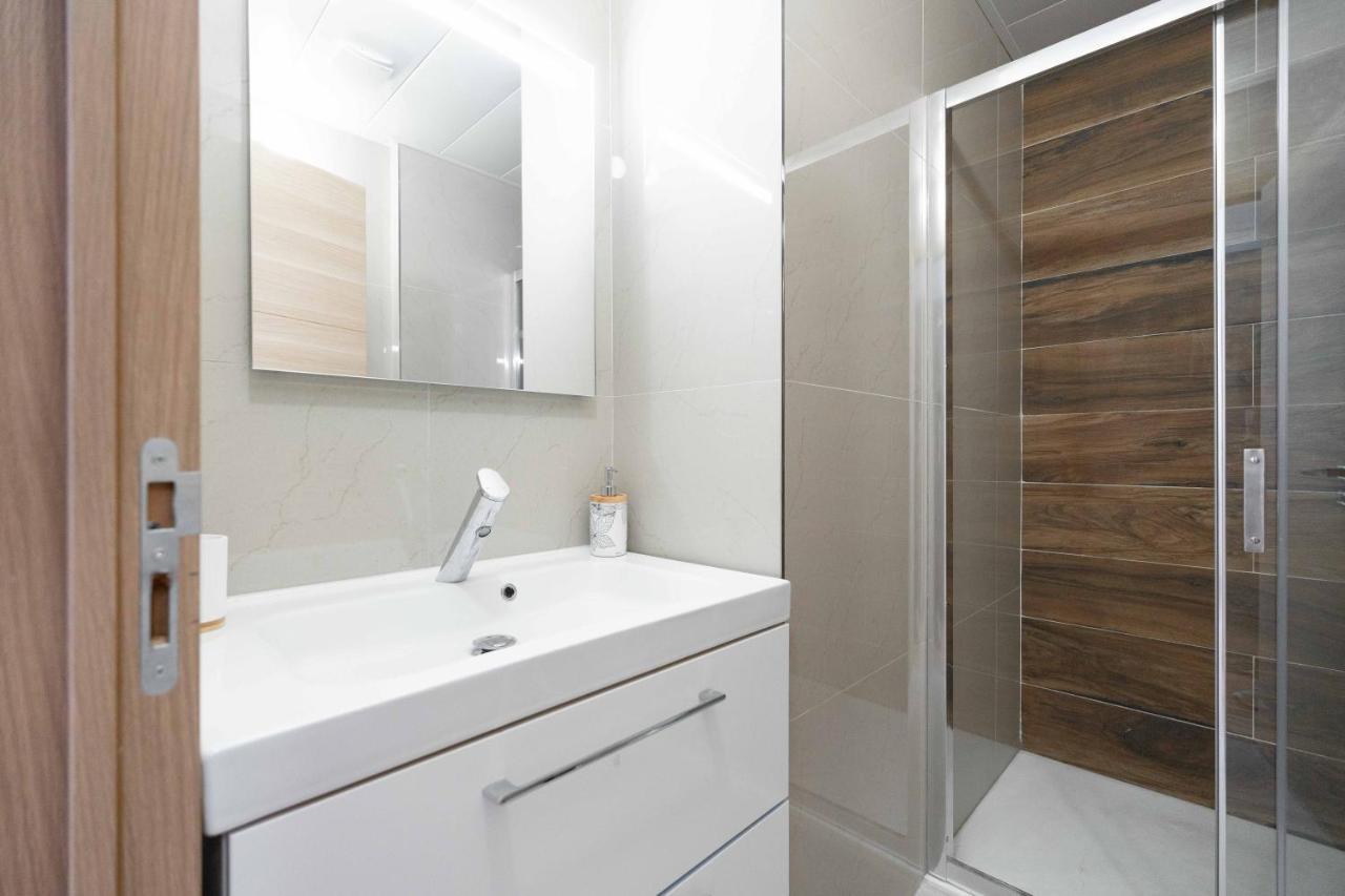 Apartment Les Petits Pavillons Standing 1 4 Pers Clim Vieux-port *